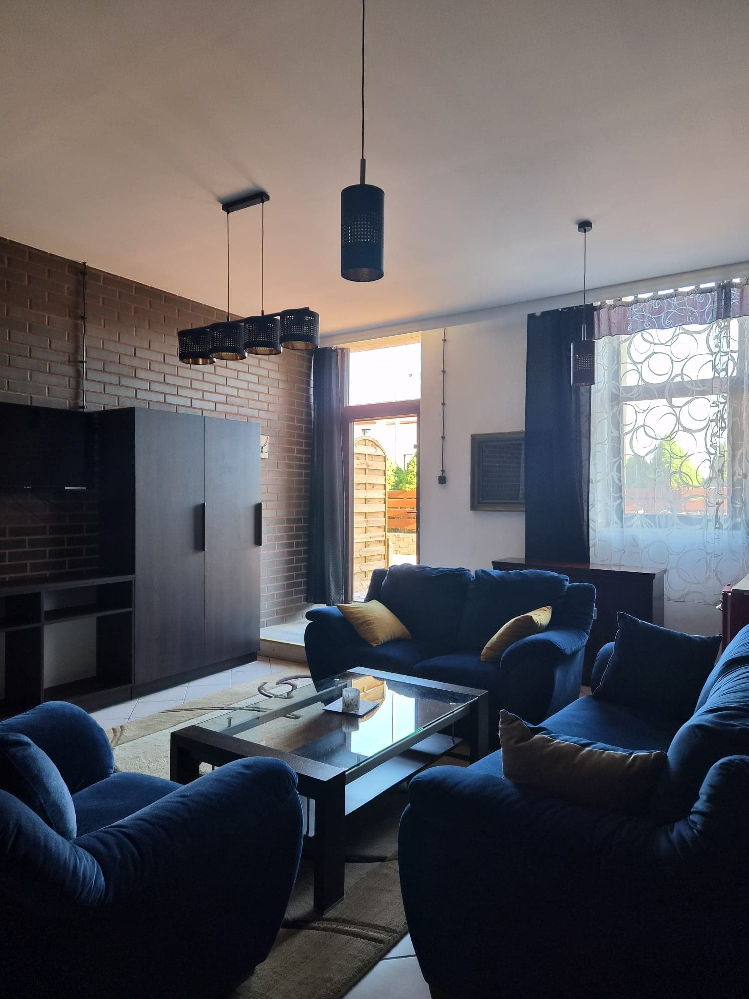 Pokój poglądowy Villa Vasco — salon z wyjściem na zewnątrz