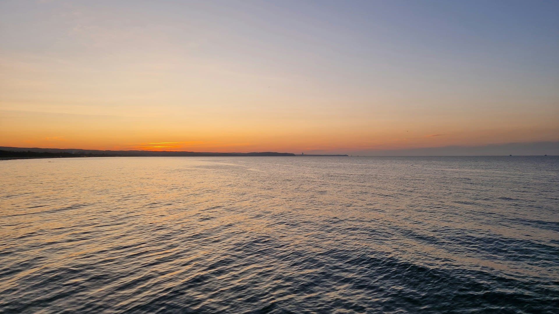 Wybrzeże Bałtyku w Rewie — widok na morze i plażę